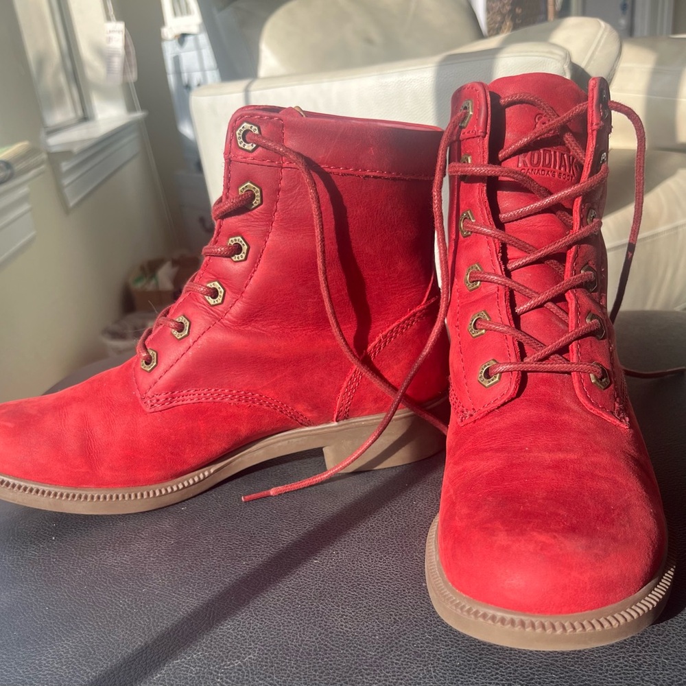 Kodiak Red Leather Waterproof Women's Combat Boots sz 8